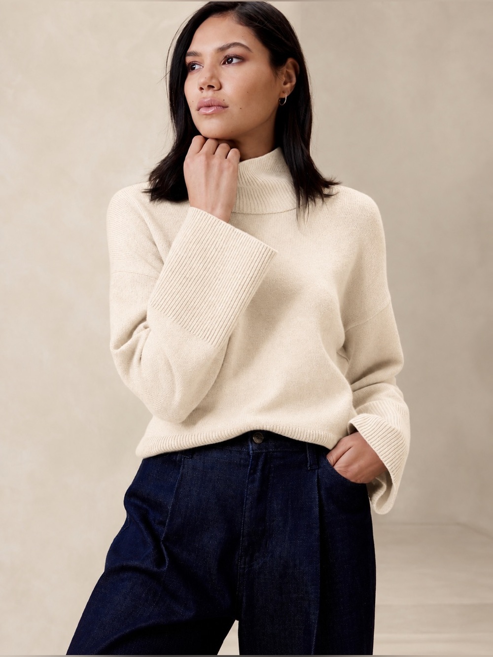 Banana Republic Long Turtleneck Sweater Ivory Cream Bell Sleeve XS